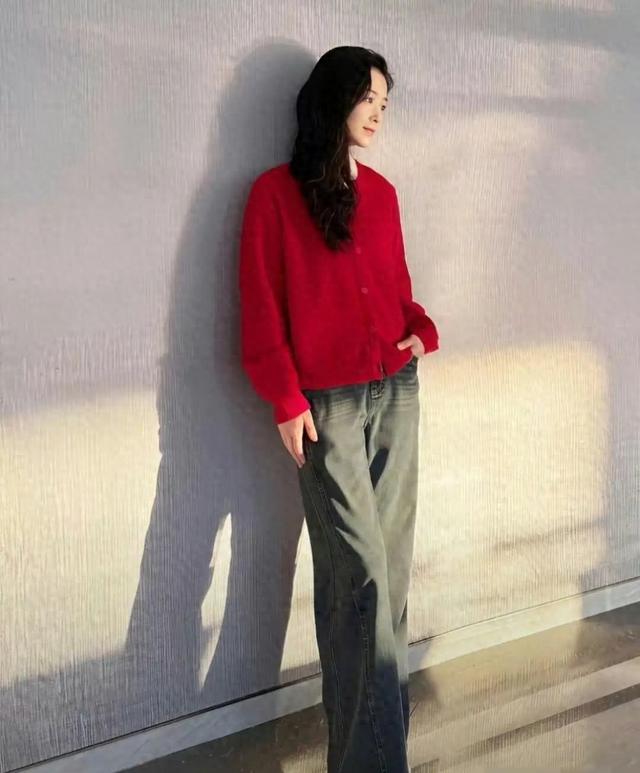 蒋欣的瘦身效果也太惊人了！肉眼可见瘦了超多，身形紧致又利落！