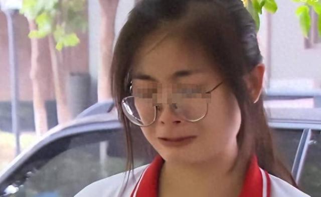 “不录取又何必羞辱我”！女孩被云南大学3字劝退，瞬间破防大哭