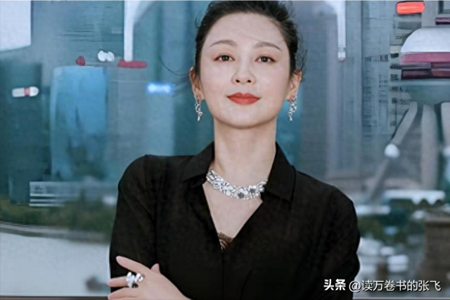 长得太美被导演占为己有，4年后生下大明星儿子，17岁就成男一号