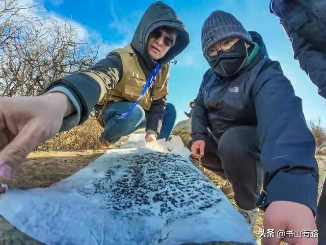 驴友立大功！北京深山惊现1800年界碑	，这三个字改写历史