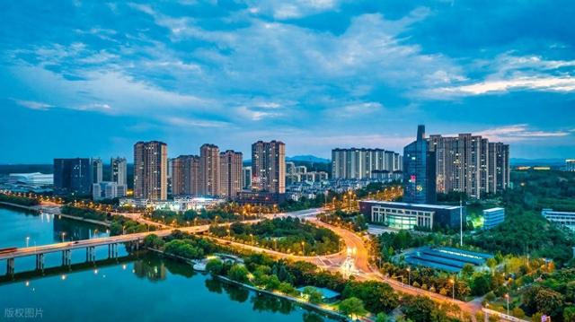 湖北省年轻的城市，设市至今只有20年，被誉为“鄂北明珠” 随州