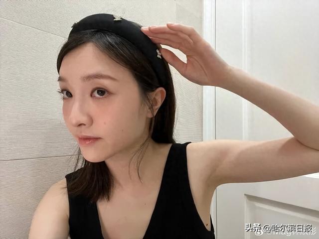 香港歌手林欣彤开直播求救 不断重复画面中出现的黑衣人是杀人凶手，经理人回应：正在英国 已安排进医院急症室