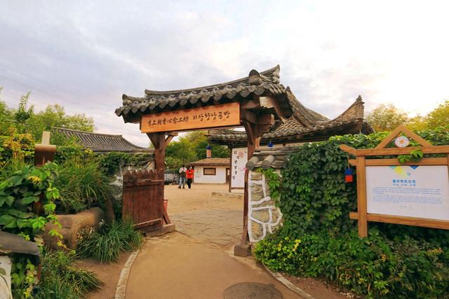 延吉朝鲜族民俗园，感受独特异域风情，众多游客来当“延吉公主”