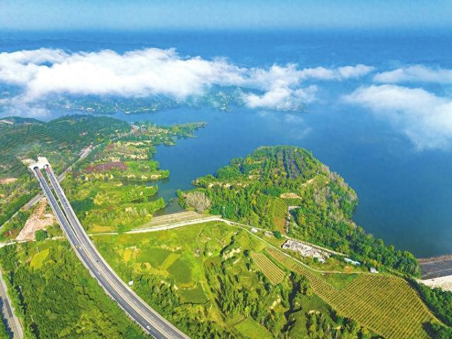左权县清漳河国家湿地公园石匣库区：云雾缭绕 宛若仙境