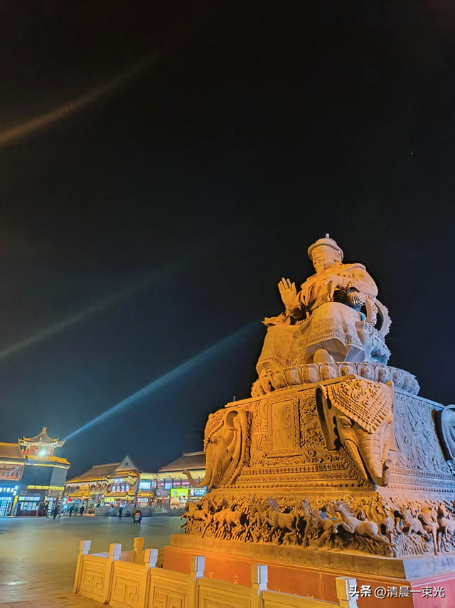 夜游呼和浩特市大召广场