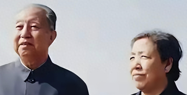 她15岁入党，18岁嫁给主席，却几乎从不露面	，如今还健在