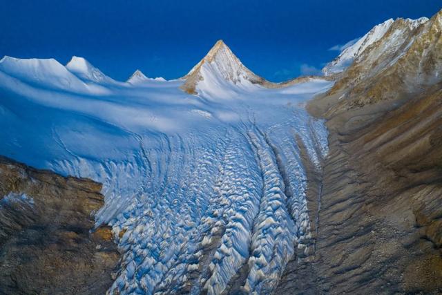 不是西藏去不起，而是川西日照金山更有性价比！