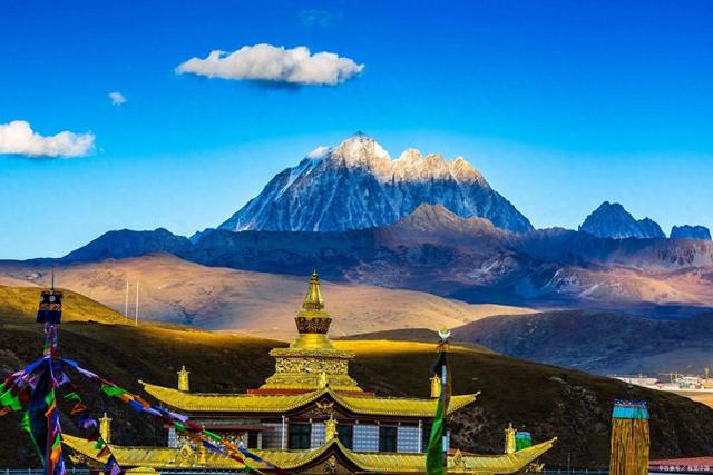 川西旅游资源分布最集中的区域，有着不同于西藏的藏地风情