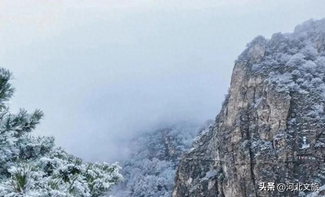 美到犯规！白石山迎来今冬第一场雪