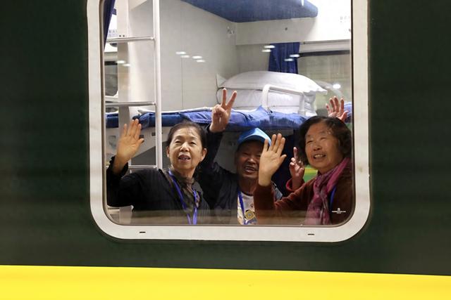 普惠型中老铁路国际旅游列车首发