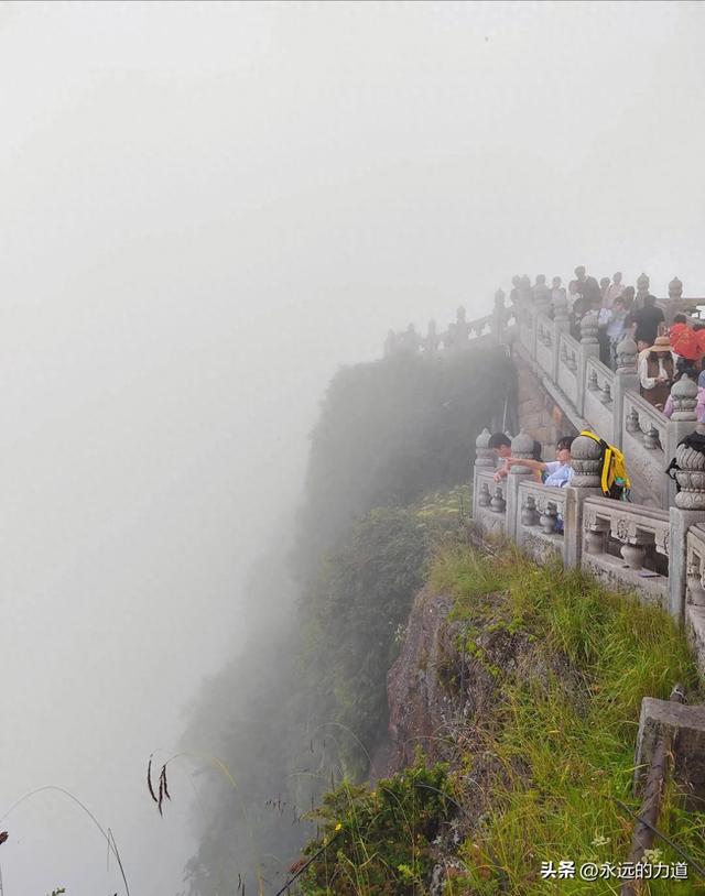 峨眉山金顶·华藏寺