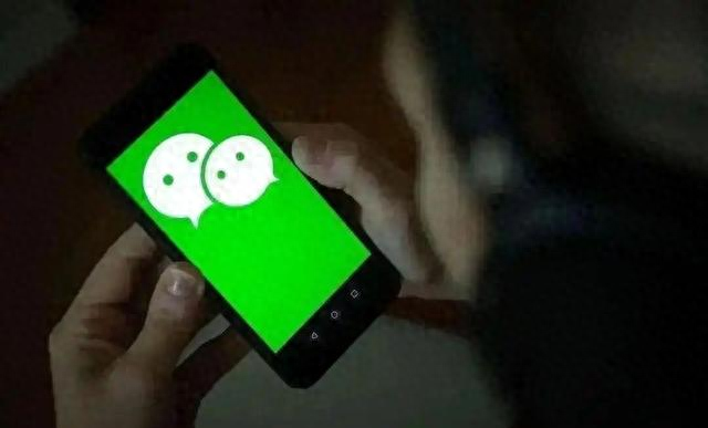 手机微信咋的才能空格名字（原来微信隐藏好友这么简单）