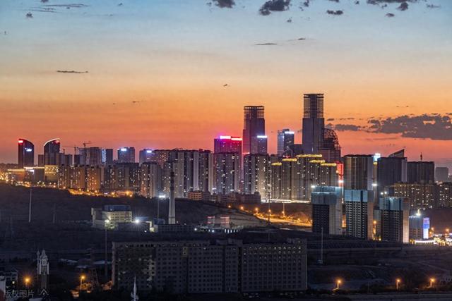 3天2夜玩转乌鲁木齐！2025最新攻略：尝遍西域味，打卡天山雪