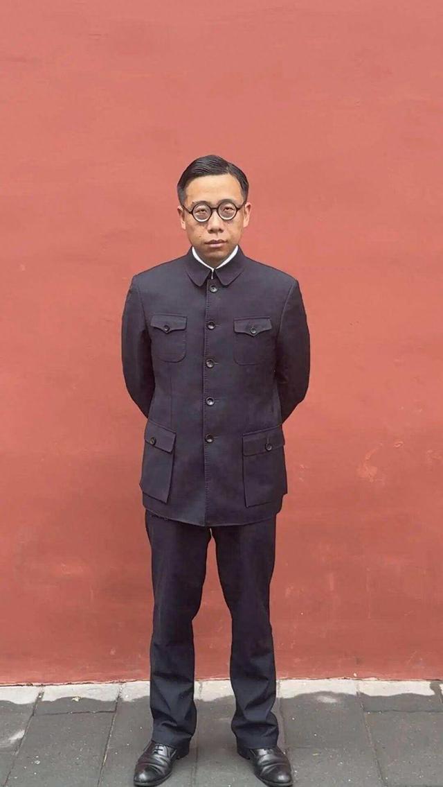 安徽小伙因神似末代皇帝溥仪获赞百万，目前已收到横店等拍摄邀约，网友：这叫老天爷赏饭吃
