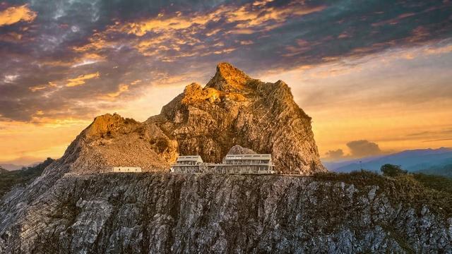 佛山“点矿成金”：矿山疤痕变身湾区版“日照金山”