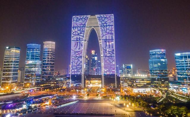 别只拍“大裤衩”！苏州东方之门隐藏玩法大公开，小众省钱又出片