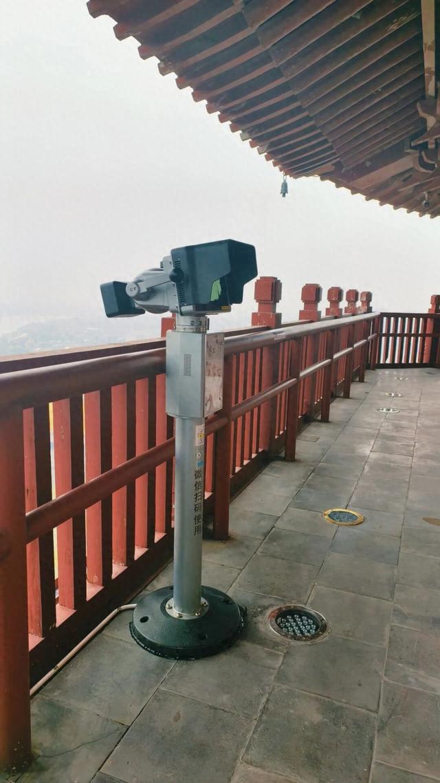 永定塔九层上新啦！观光望远镜带你 “一键拉近” 山河盛景，解锁北京全景视角～