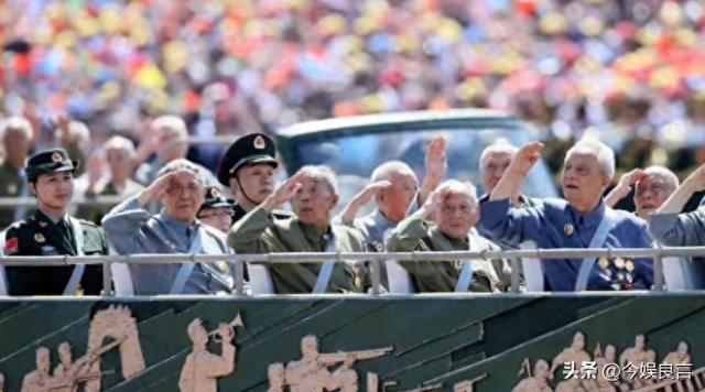 被央视怒批、脑袋空空，德不配位，难怪阅兵从不邀请“流量”明星