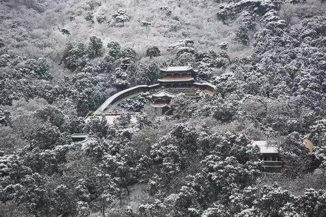 西山晴雪今犹在 香山美景入画来