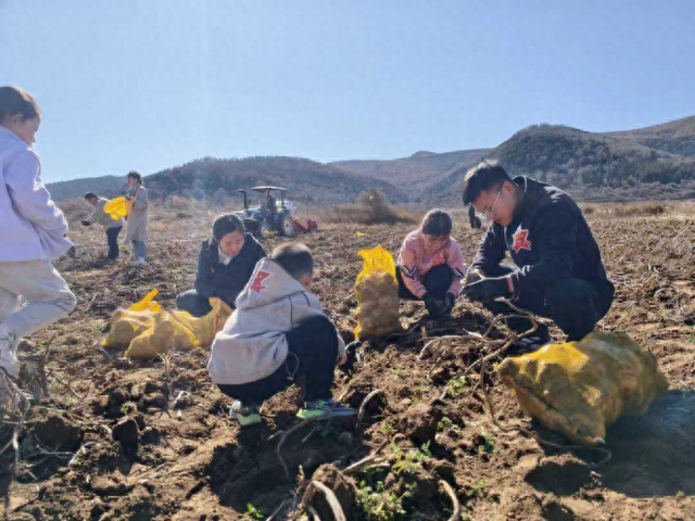 徒步砺初心·助农庆丰收