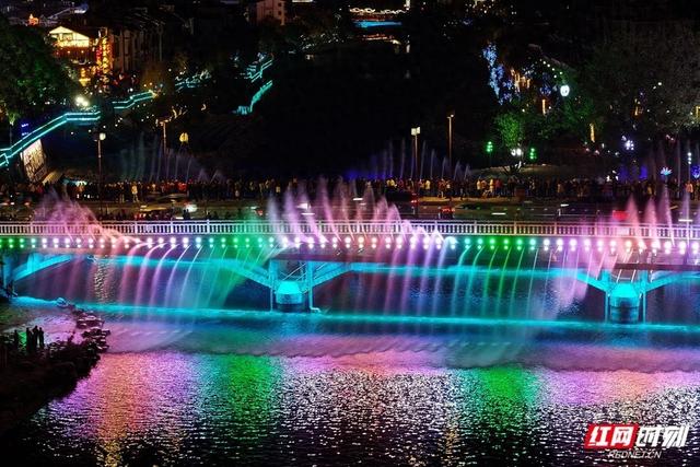 张家界索溪河夜未央！山水披“彩衣”成夜游新宠