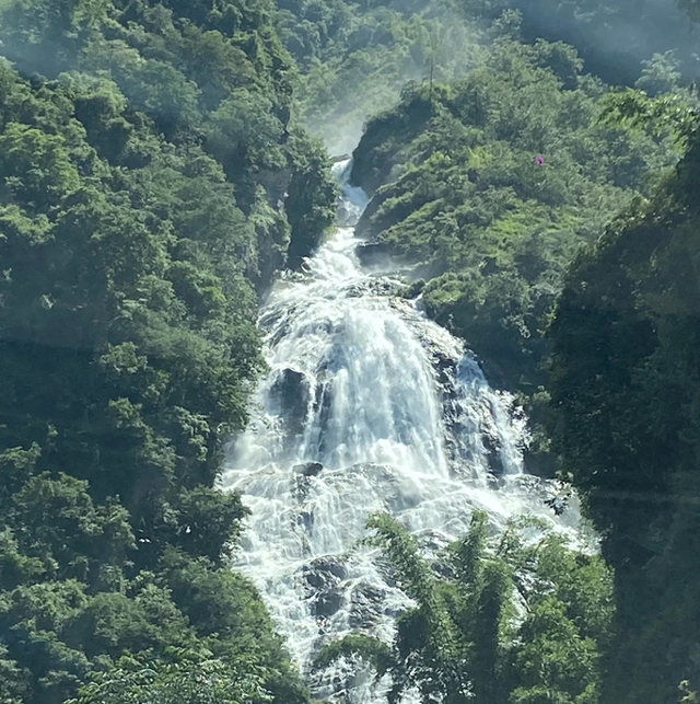 南恩瀑布：哀牢山间撞入眼底的银河