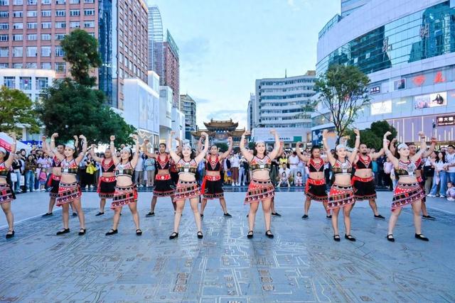 当“佤部落”遇上“春城花都”，会碰出怎样的火花？