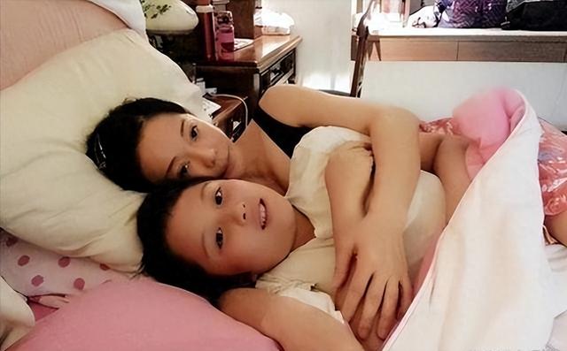 被畸形母爱毁掉的星二代：母乳12年，同床15年，荒唐的事还在后面