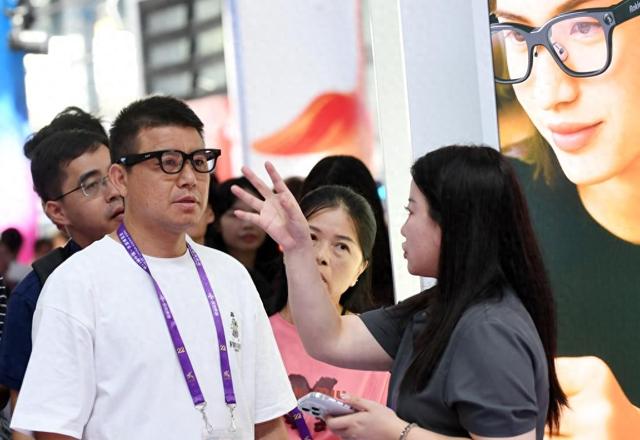 深得我心词语的翻译（记者来信从一副走红的AI眼镜说开去）