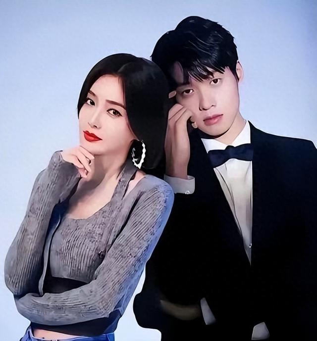 魏大勋恋上45岁秦岚，父母默许，颁奖礼上眼神却从未交汇