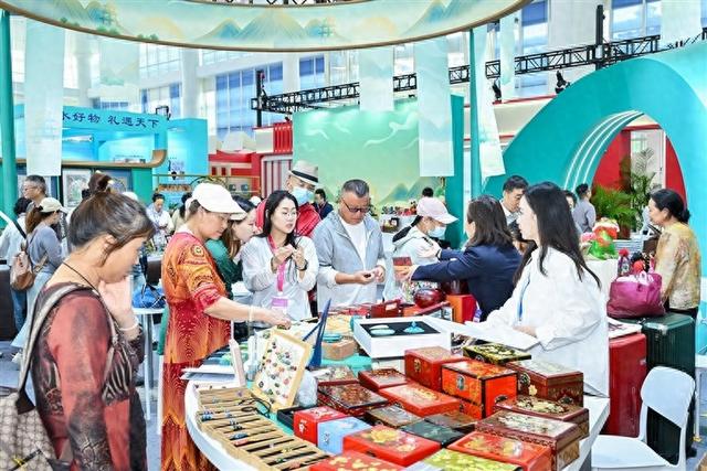 “Hello World”首届三亚崖州湾国际文化节启幕