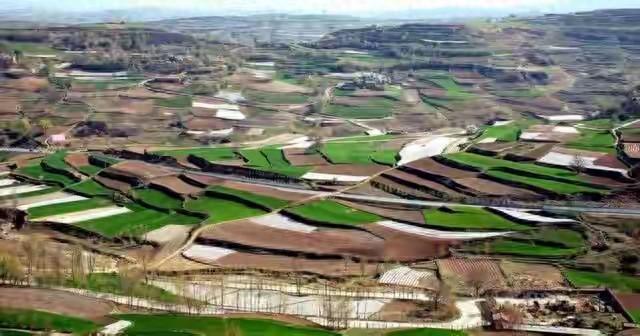积石山是个什么样的地方？生活在这里的人们，一看到黄河就大喊家