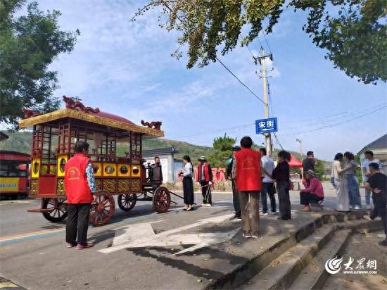 秋光如颂 全景淄博 | 沂源县：巾帼志愿者助力国庆文明旅游