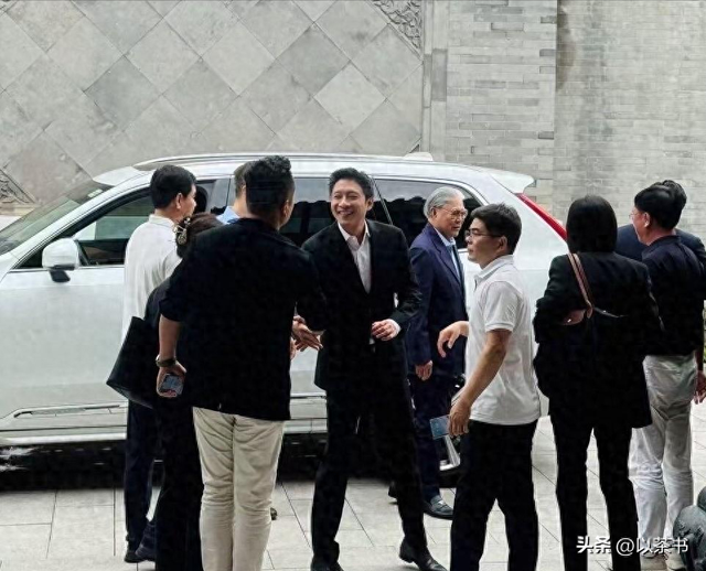 阅兵临近，霍家三父子一张北京合照暴露真实处境，目的果然不一般