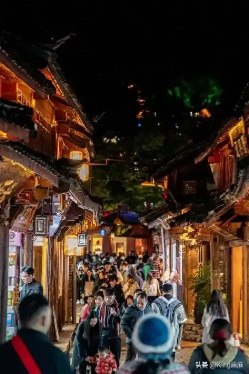 闹大了！游客进丽江古城要缴50元维护费，网友高喊：收少了多收点