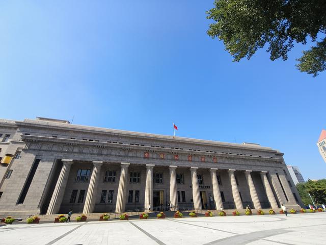 走进长春人民广场旁的伪满洲中央银行总行旧址看历史专题展