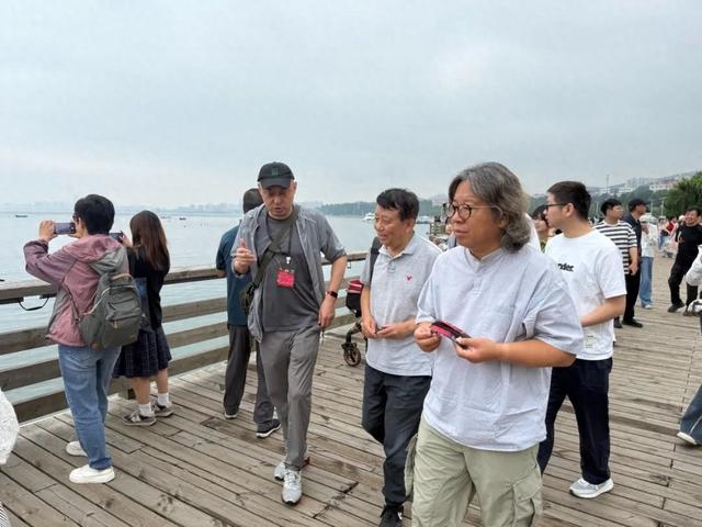 30余位知名导演莱山渔人码头寻韵烟台光影