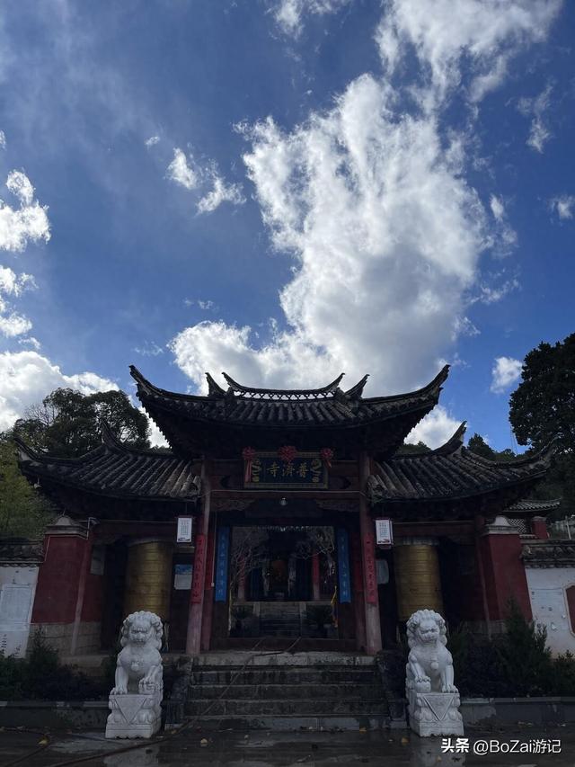 探秘小众古迹，丽江普济寺揭秘，乾隆年间的藏传佛教神秘寺院