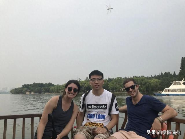最高津贴开到1500元/天：入境游火热背后，外语导游去哪儿了
