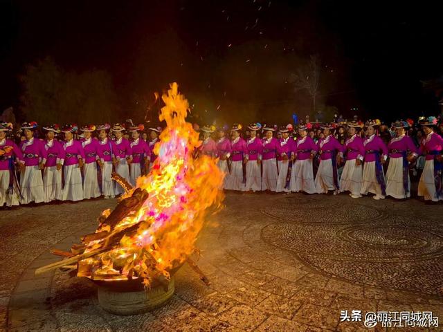 泸沽湖的“夜名片”！甲搓舞才是打开的正确方式