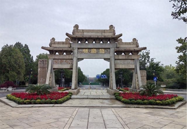 靓丽装扮迎盛会 芬芳景致待宾客