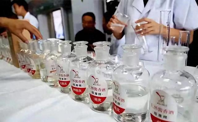 不管粮食酒，酒精酒，其实你喝的白酒，都是勾兑酒，只是你不知道