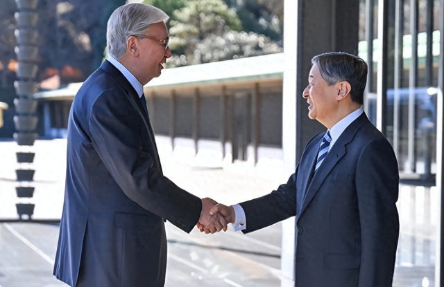 日本天皇亲自出山，对中国的反击正式开始，高市早苗憋出了一妙计