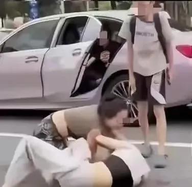 深圳两女车主互殴后续，一句话让其社会性死亡！正脸曝光身份被扒