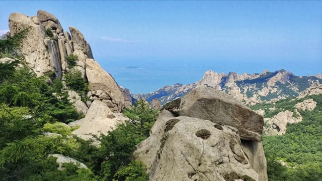 70后探险博主不设任何安全保护，攀爬崂山大流顶，不幸坠崖遇难