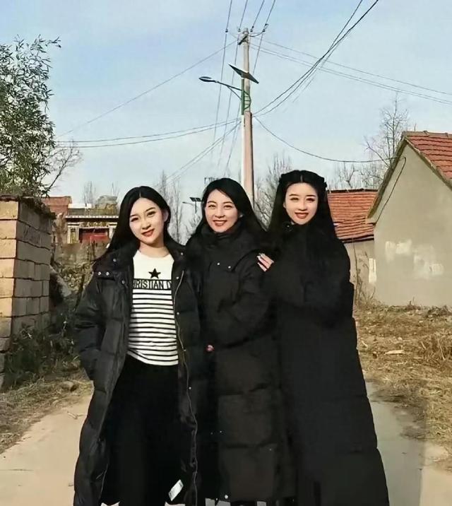 村姑天生丽质没人敢娶，媒人跑断腿，小伙子们一听条件就溜了