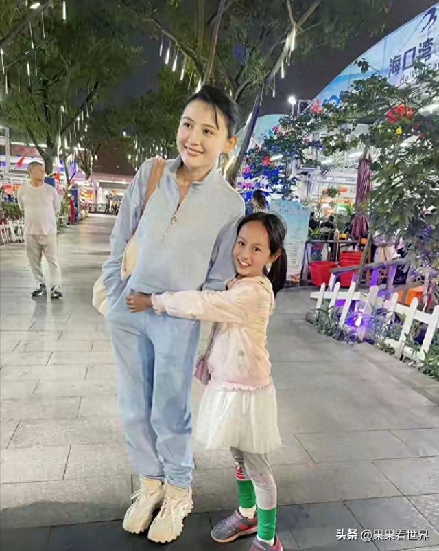 老天呐 差点没认出来是热依扎不得不说，果然明星还是得看生图啊​