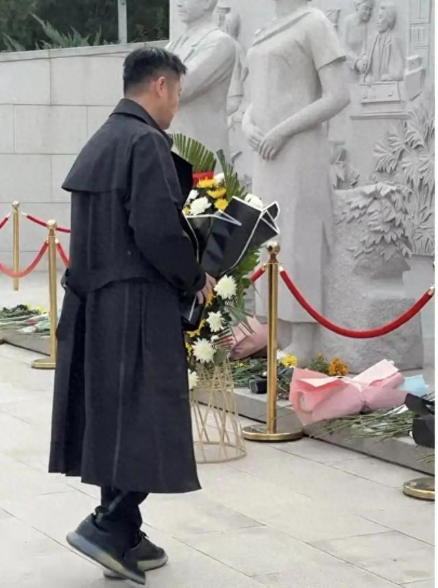 <<沉默的荣耀>>演员含泪祭英烈：祖国如你所愿。