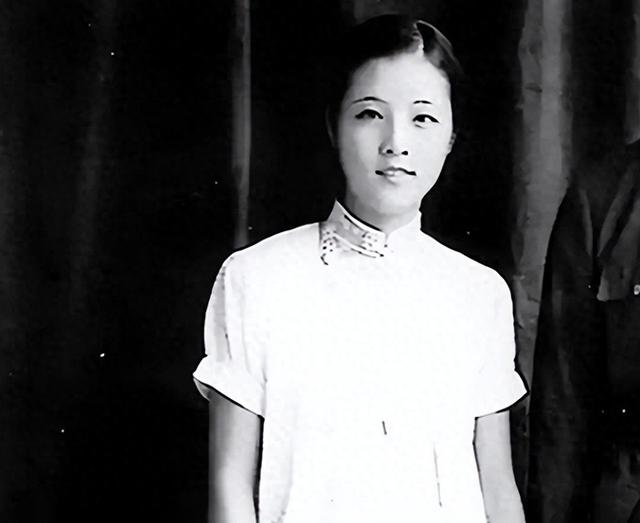 17岁少女嫁给54岁将军，婚后32年16次怀孕，死后葬入八宝山