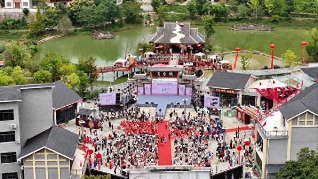 石阡：鸳鸯湖畔誓盟约 婚俗盛宴沐新风